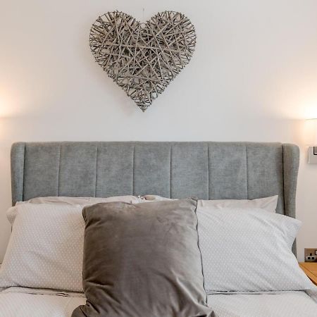 Pass The Keys 1 Bed Albury Contemporary Apartment With Secure Parking Shrewsbury Ngoại thất bức ảnh